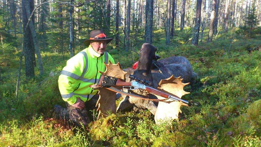 En 24-taggare skjuten i Valvträsk 25/9 2011 för hunden Tillda Skytten är Per-Anders Hansson